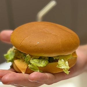 롯데리아 아침메뉴 리아모닝 시간, 베이컨에그번, 에그샐러드번 (좀 더 따뜻하게 만들어줘요....