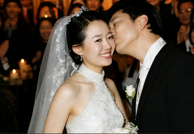 "모두가 부러워 했던 그 아나운서 부부..이혼 후 재혼 안한다더니" 12살 연하 사진작가와 만나....