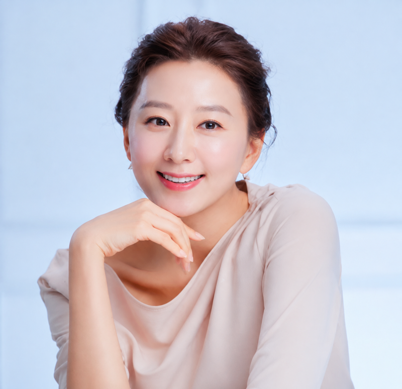 “주름까지 우아하다” 59세 김희애가 보여준 진짜 아름다움