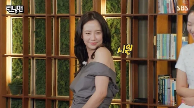 송지효 오프숄더 입고 등장하자 난리…“그놈의 집게핀 어디 갔어?” 런닝맨 멤버들도 깜짝