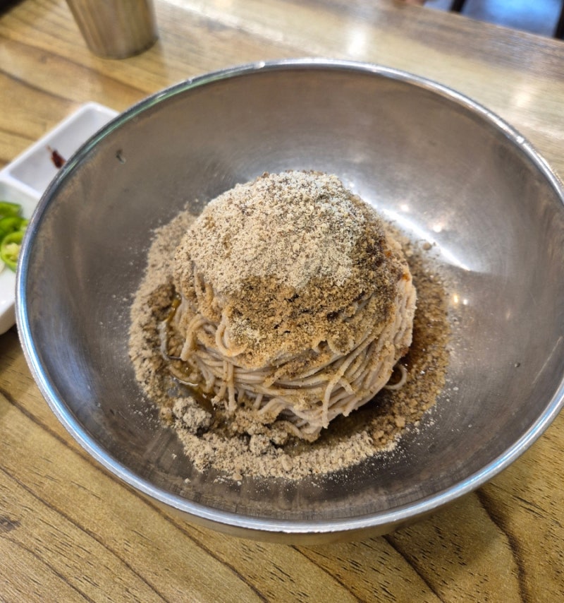 서울 근교 들기름막국수 찐맛집, 고양 '영동동치미막국수'(가격, 메뉴, 주차)