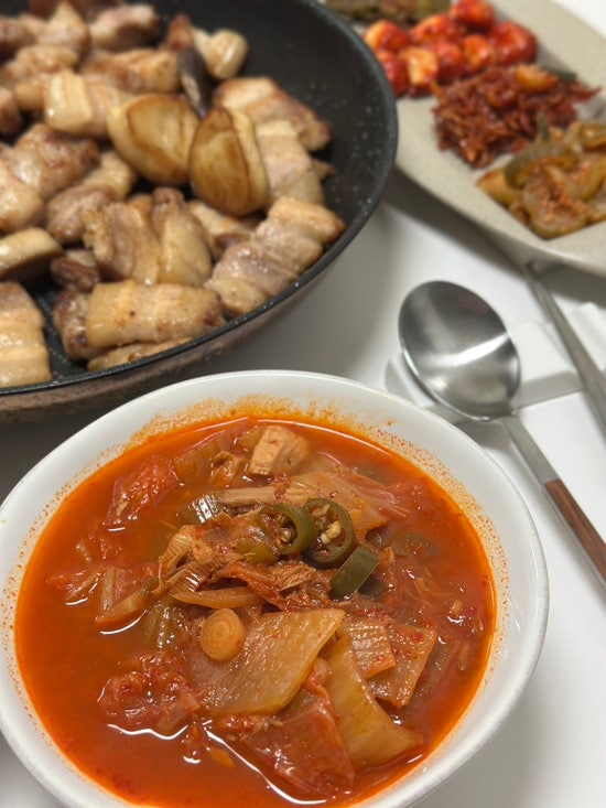 참치김치찌개 초간단 레시피 참치캔 하나로 얼큰한 김치찌개 만들기