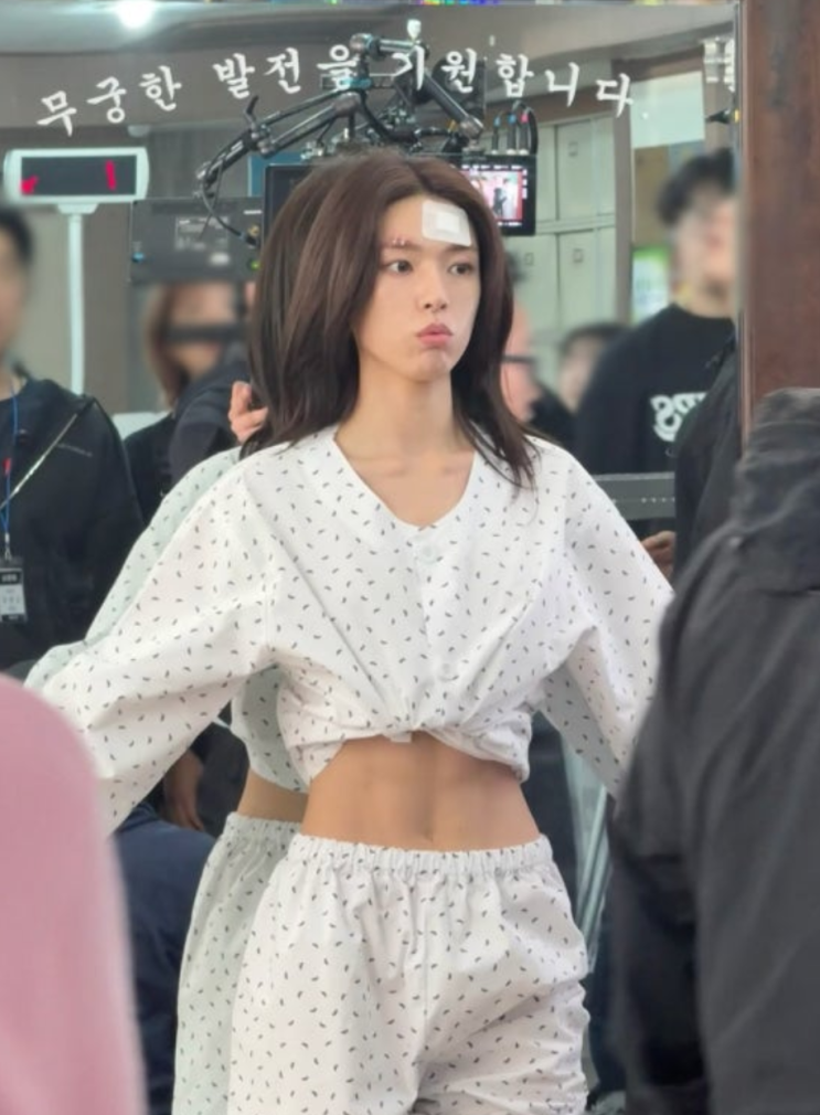 <b>하영</b>, 탄탄 <b>복근</b> 건강미 어떤 작품 촬영 중? ‘이런 엿같은 사랑’ ....