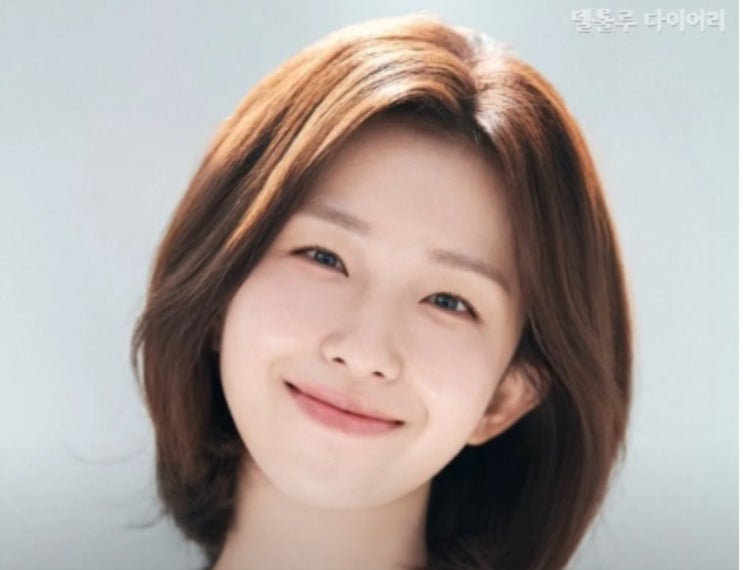 "장기하 열애보다 더 핫한? 배우 <b>윤가이</b> 단발 변신과 반전 일상 근황....