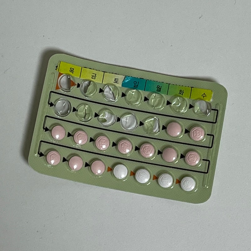 야즈 부작용으로 복용 중단한 후기 (다낭성난소증후군/가려움/실비)
