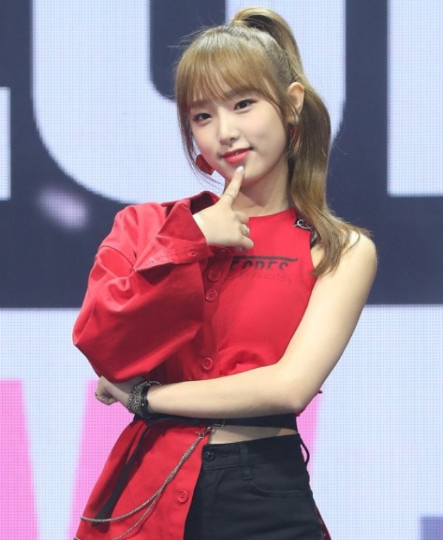 최예나 + 프로필 나이 키 아이즈원 고향 워터밤 앨범 캐치캐치 혈액형 음악 스타일 오빠 최성....
