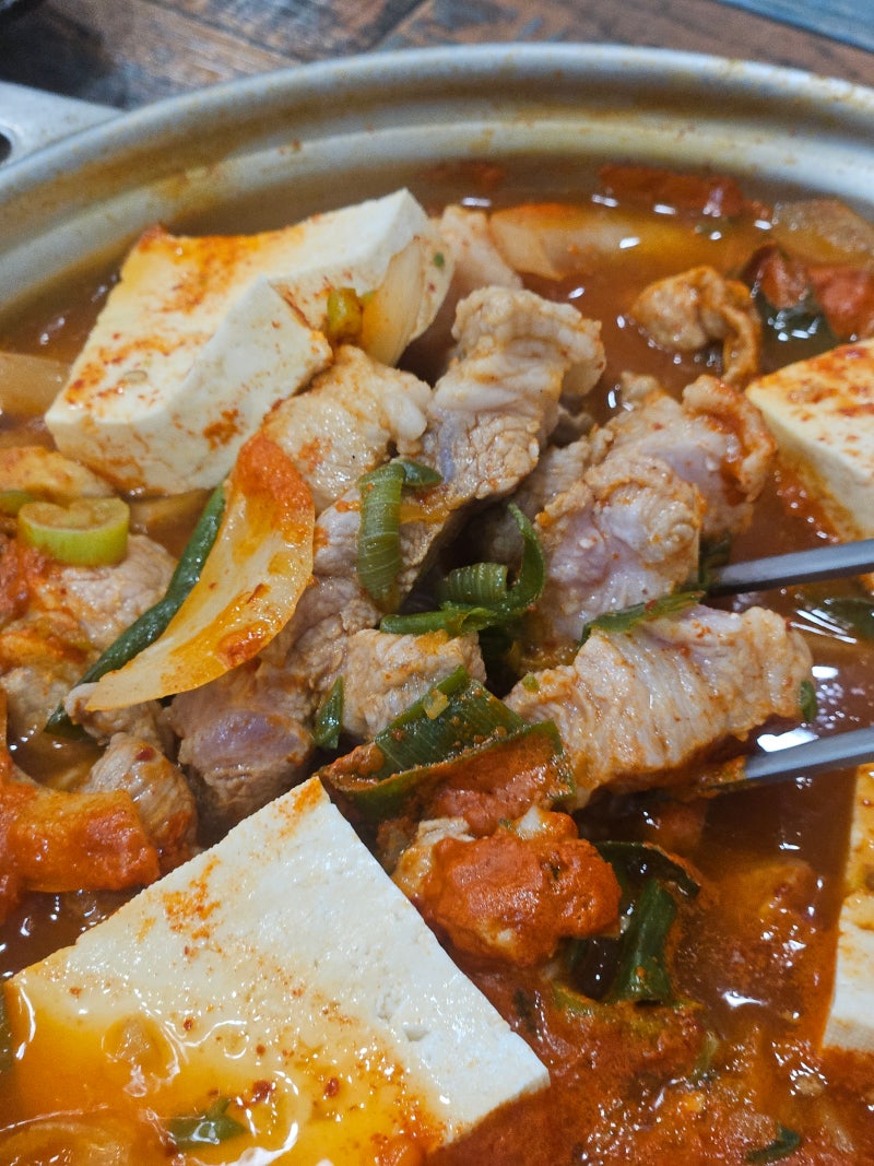 [맨날먹는김치찌개] 안양 호계점 방문 후기! 생고기 김치찌개 맛집!