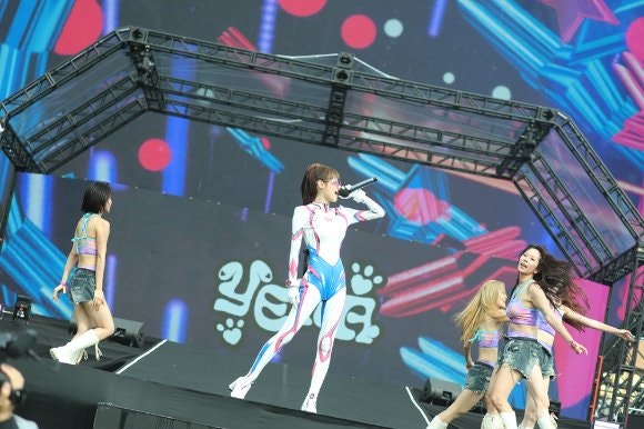 최예나, 워터밤 부산 무대 성공적으로 마쳐