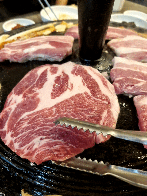 용인 수지 동천동 맛집 '녹차 먹은 삼겹' 가마솥에 구워주는 오겹살부터 불맛 제육볶음까지 ....