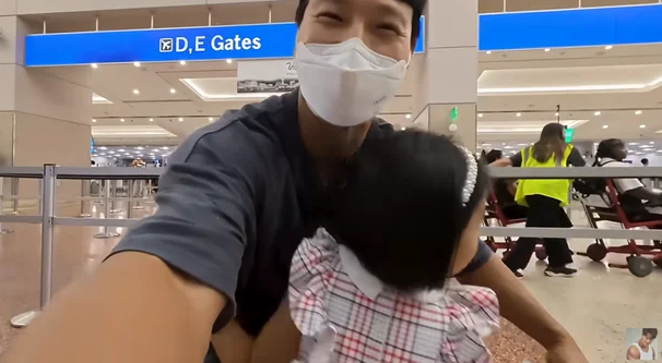 Kim Jong-kook, the Penny-Pincher Who Saved Even a Single Tissue, Spends a Surprising Amount Without Hesitation for His Mother's Trip as She Nears Ninety
