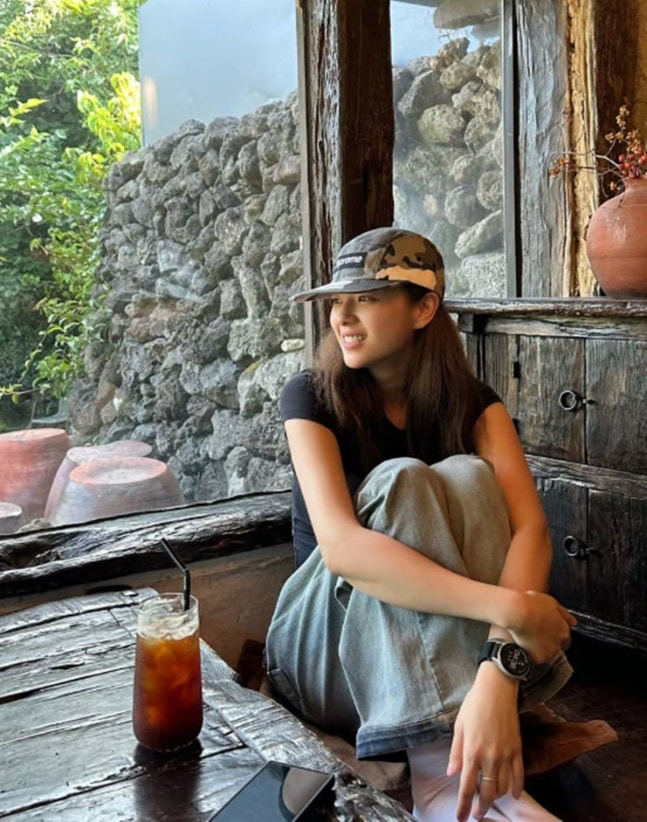 TWICE Jeongyeon Recovers Her Health and Regains Her Refreshing Peak Beauty, Recent Jeju Update