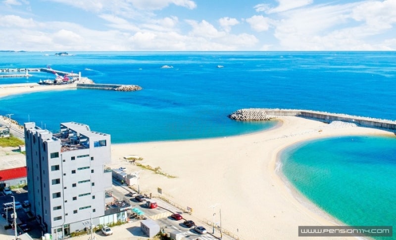 For Sale: Full Villa Pension in Yeongrang-dong, Sokcho, Gangwon-do - Permanent Ocean View on the First Line of the Beach, 6-Story Building Including Commercial Space and Spa
