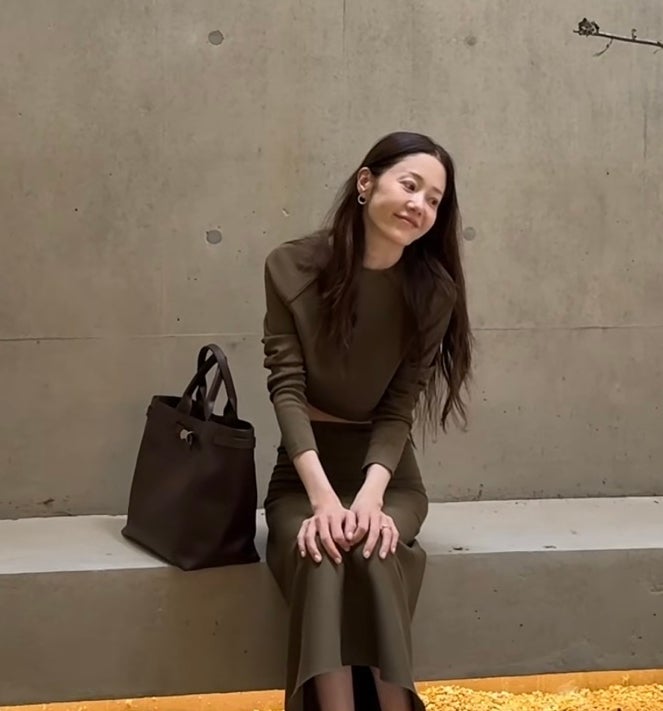 고현정 인스타속 롱샴 가방 정체는? 35년 차 여배우의 우아한 데일리백