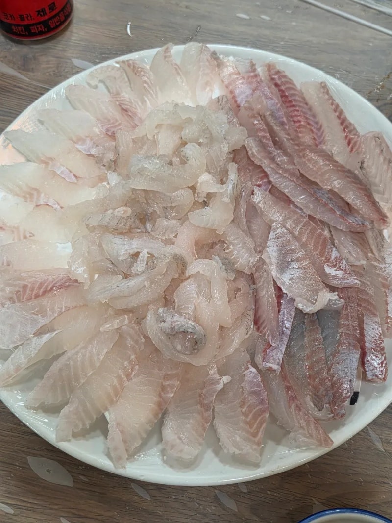 [부산 자갈치 시장 맛집] 회부터 바위굴까지 바가지 걱정 없는 36번 주영상회 / 2번 마산횟집 ....