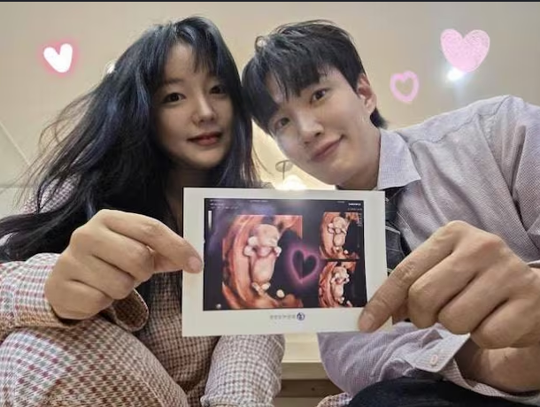 문지인♥김기리, 유산 아픔 딛고 2년 만에 부모 된 이유…시험관 그리고 칸 핑크카펫 D라인의....
