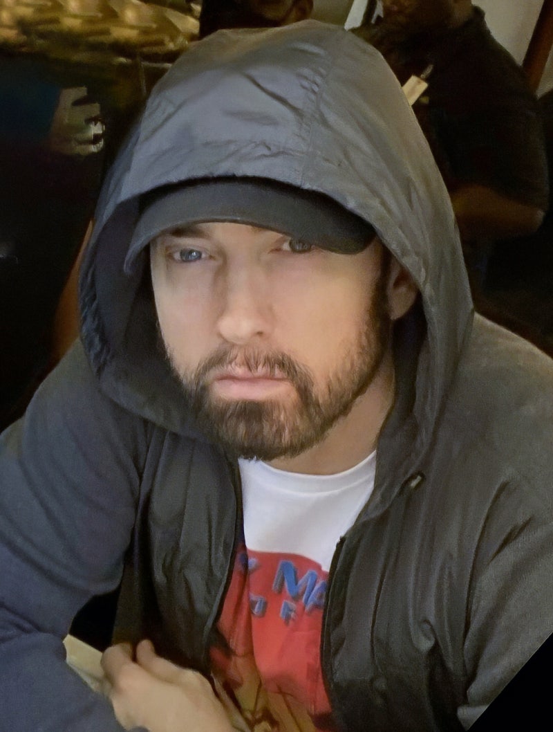 에미넴(Eminem): '랩 갓(Rap God)'이 된 힙합의 전설, 그의 생애와 음악 세계 완벽 가이드