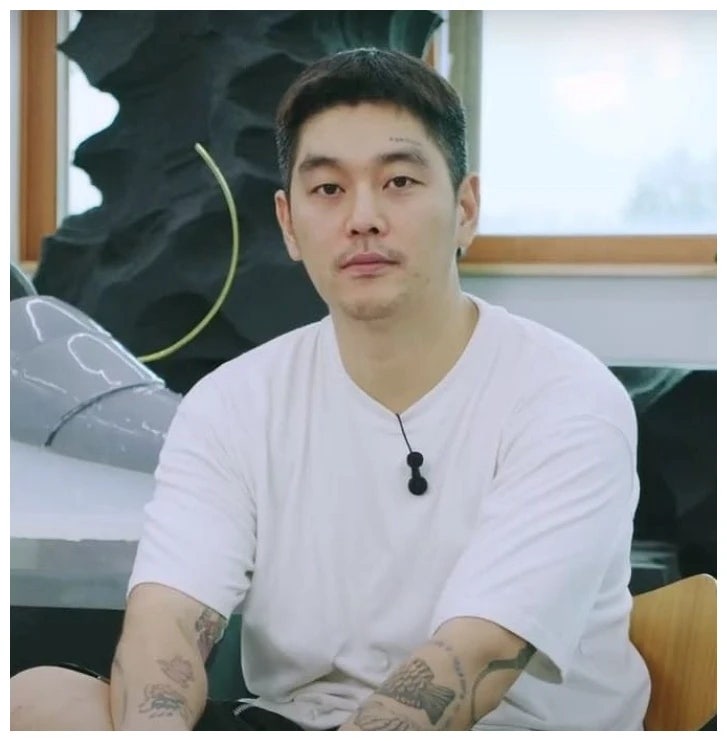 서울대 조소과 나온 훈남 조각가라는데, 유아인 절친 수식어에 가려진 최하늘 작가
