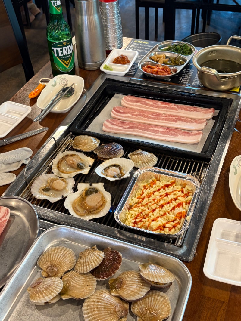 속초 포차거리 맛집 '속초조개마을' 가리비와 삼겹살 무한리필 후기