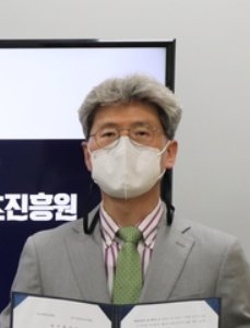 <b>김상호 춘추관장</b> 프로필 사의, 청와대 공보라인 재편 신호