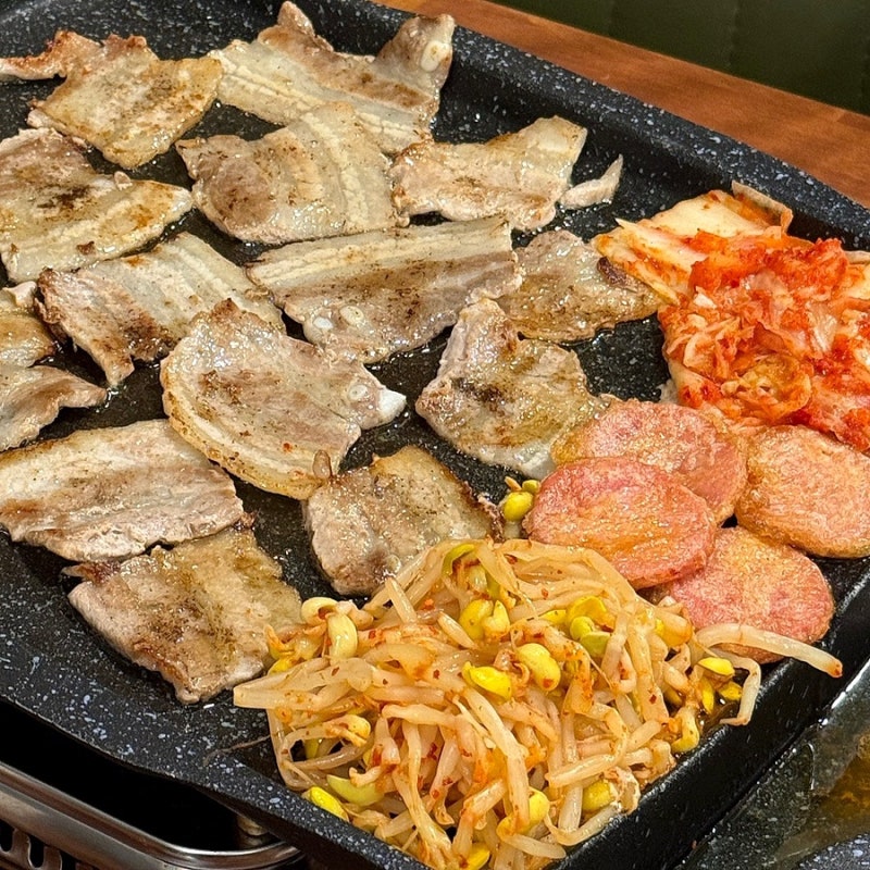 천안 성정동 냉삼 맛집 성정회관ㅣ푸짐한 상차림 프리미엄 흑돼지 듀록 인증 냉동삼겹살전....