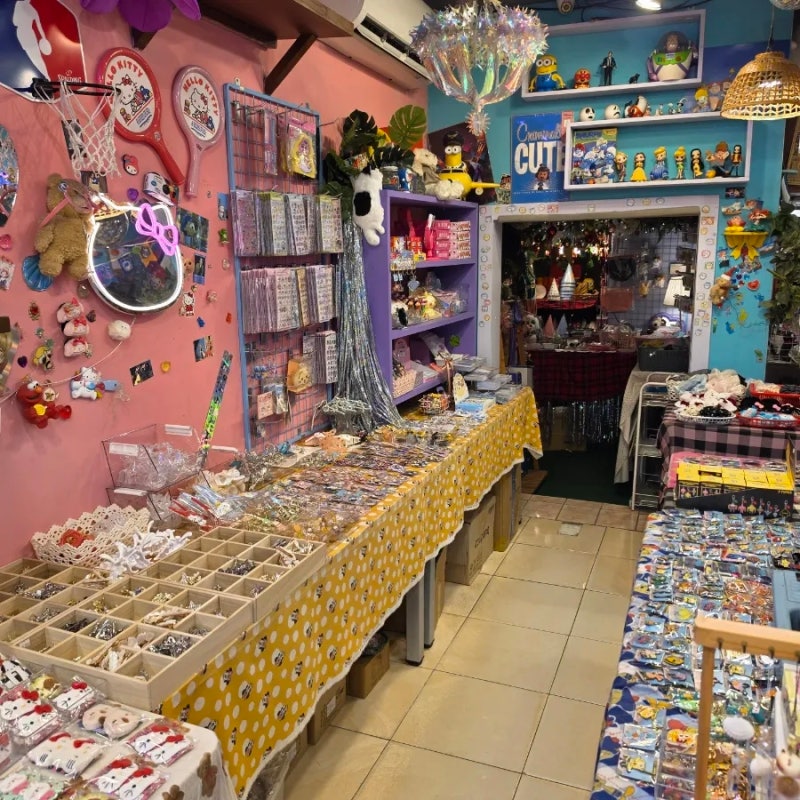 Busan Summer Travel Diary: From Gwangalli Beach to Dadaepo Beach | Souvenir Shops & Pub Tour