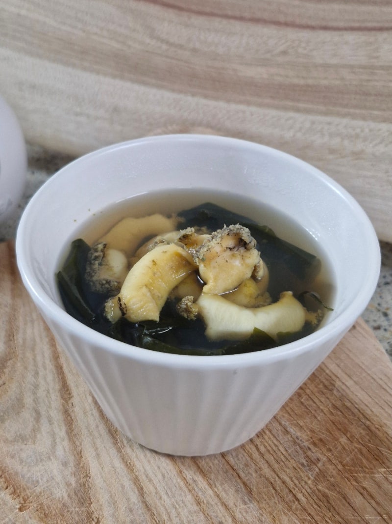 양념을 최소화한 맑고 깔끔한 전복미역국 끓이는 법