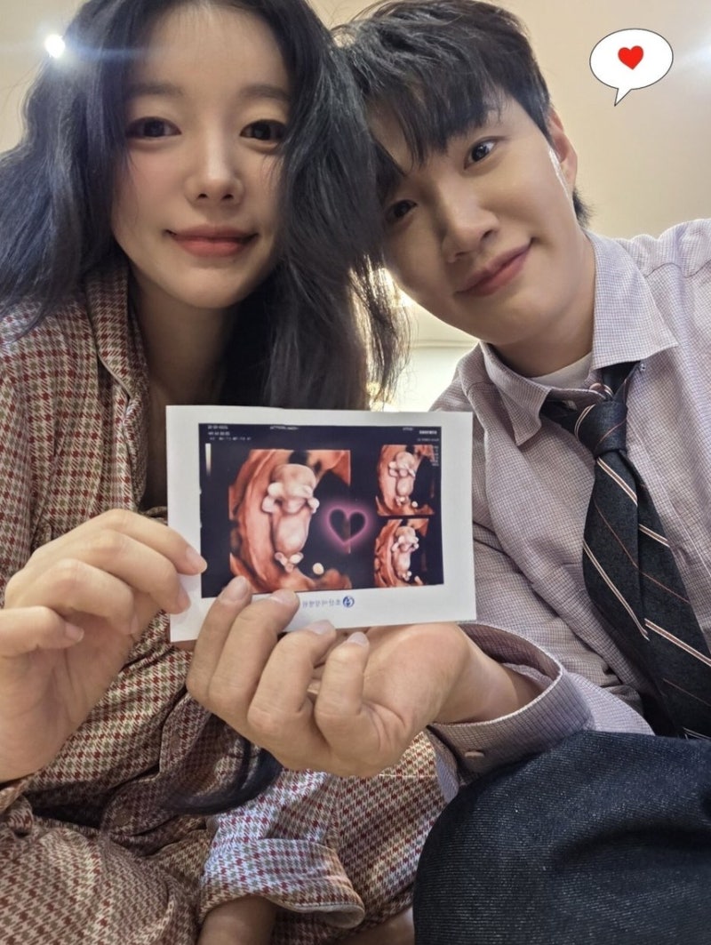 문지인 출산, 칸 핑크카펫 D라인의 진짜 사연…2년간 무슨 일이 있었나