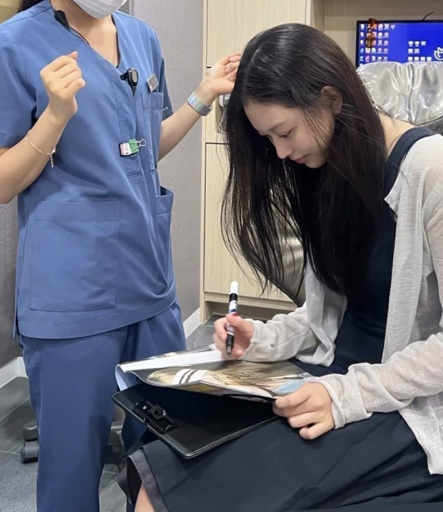 라미네이트 하고 매력 사라졌다는 뉴진스 해린 치아 전후