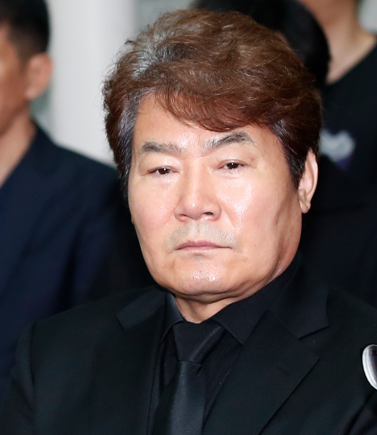 가수 진성 "3살 때 버려져 암 투병까지…" 림프종 극복하고 BTS급 트로트 전설 된 사연(프로필)