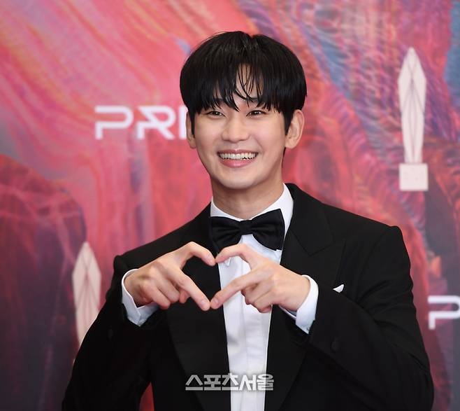 <b>권영찬</b>, 김수현 팬 고발 대응 소식에 담긴 팬들의 아픈 마음