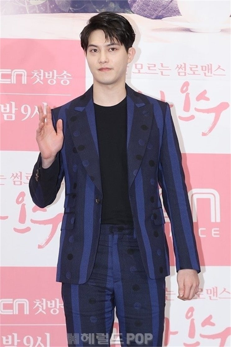 <b>이종현</b>의 8년 만 SNS, <b>씨엔블루 탈퇴</b> 뒤 밝힌 회사원 생활