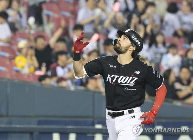 힐리어드, 데뷔 시즌 첫 월간 MVP kt 외국인 타자 6년 만의 쾌거