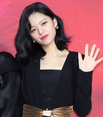 정연, JYP와 11년 만에 결별…자필편지 심경 "트와이스 변함없이 지켜갈 것"