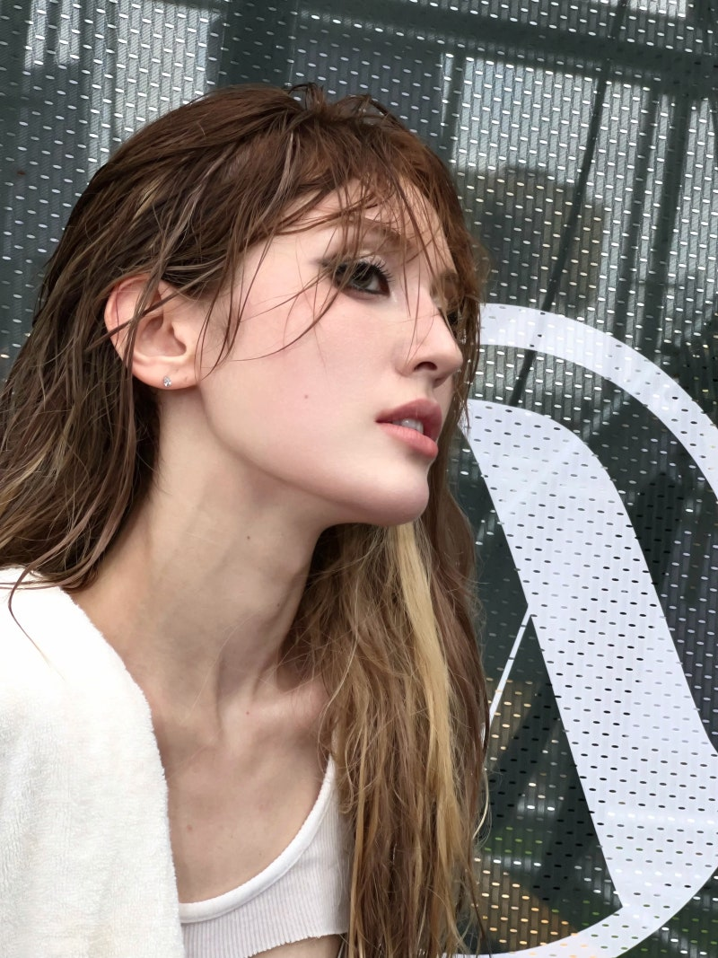 전소미 워터밤 물벼락 맞고도 화장이 살아있었다…사진 보고 따라 하고 싶어진 ‘진짜 비결....