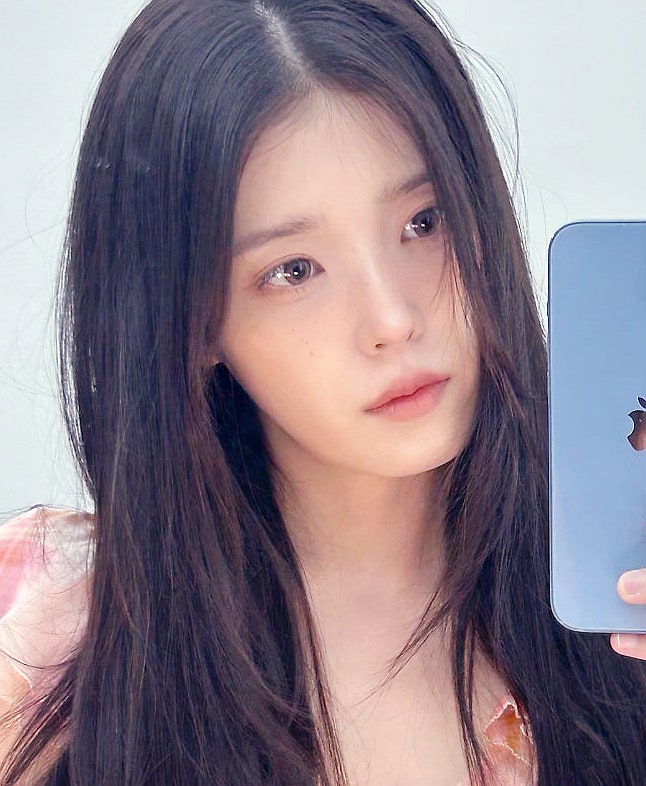 260816 아이유 패션 [체크셔츠, 파자마, 원피스, 투피스, 구두, 이어링, 목걸이 등] 일상복, 셀카....