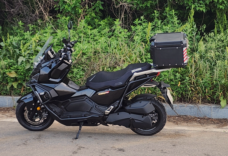 요즘 도로에서 진짜 많이 보이는 125cc 스쿠터, SYM 허스키 125 (ADX125)