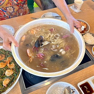 부산 여행 코스 해물 폭탄 칼국수 맛집 용궁해물칼국수 기장 오시리아점