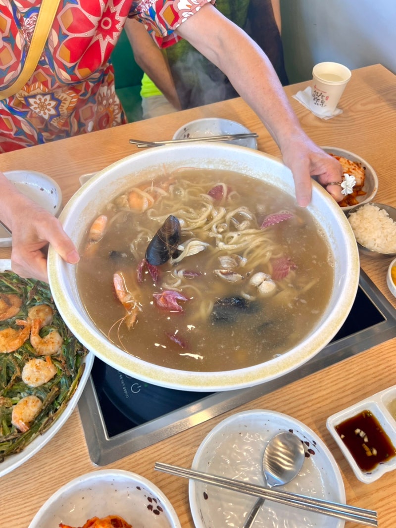 부산 여행 코스 해물 폭탄 칼국수 맛집 용궁해물칼국수 기장 오시리아점