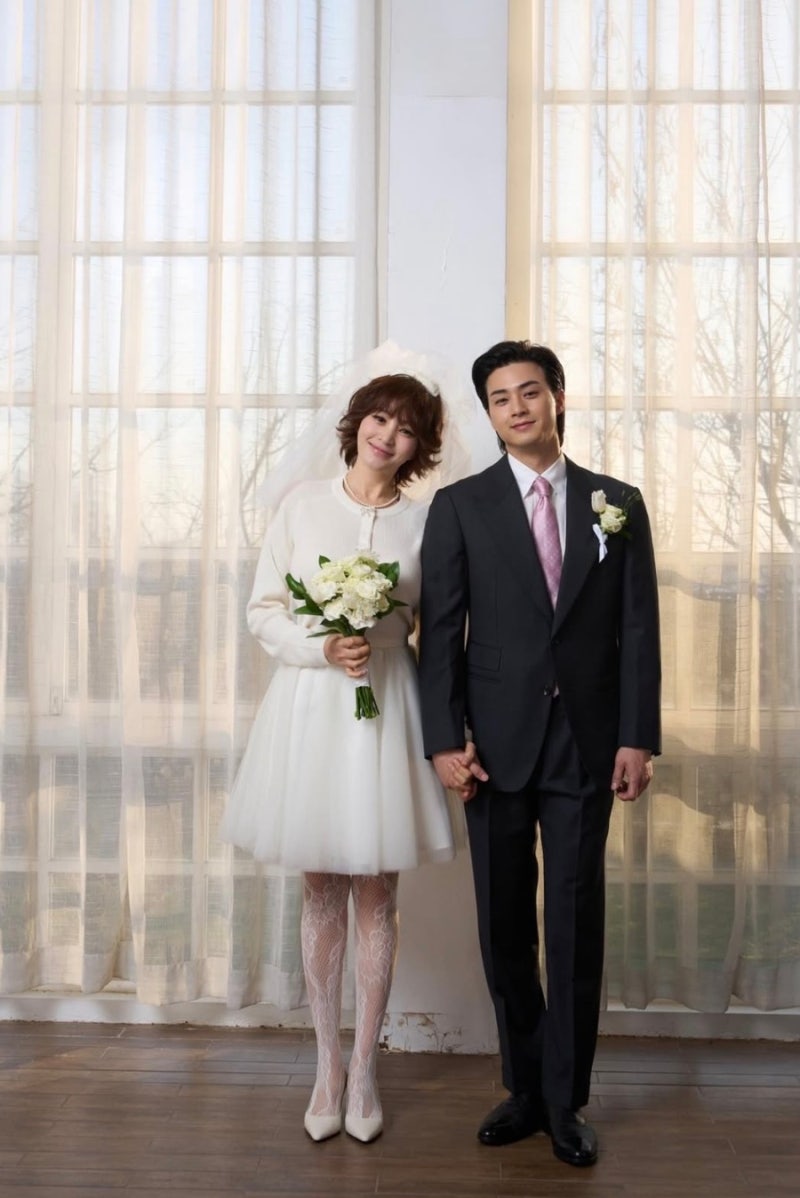 김혜수 김지훈 웨딩사진, 손 꼭 잡고 섰다…이 장면 나온 이유