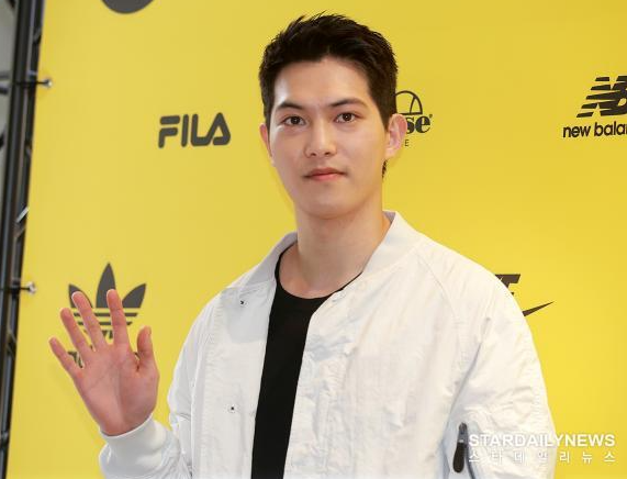 "8년만에 근황 공개ㅠㅠ 정준영 단톡방 이종현, 씨엔블루 탈퇴 후 평범한 회사원 됐다"