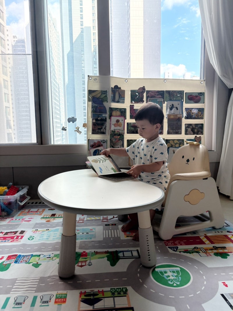 [육아용품] 18개월 아기 책상 의자 들이기! 일룸 땅콩책상 800 + 리바트 뚜뚜 의자 당근 후기
