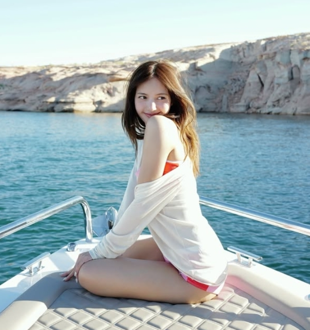 デビュー10周年の後遺症？BLACKPINKリサの近況写真に集まる2つの異なる視線