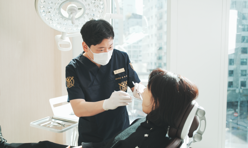 장안동치과 임플란트 후 음주가 미치는 영향