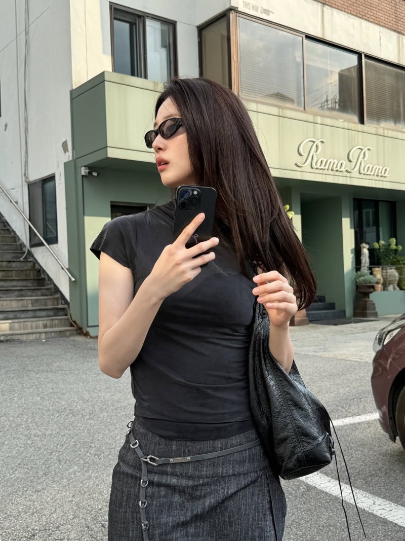 올블랙인데 왜 안 답답해? 신시아 여름 올블랙룩 아이템 정보