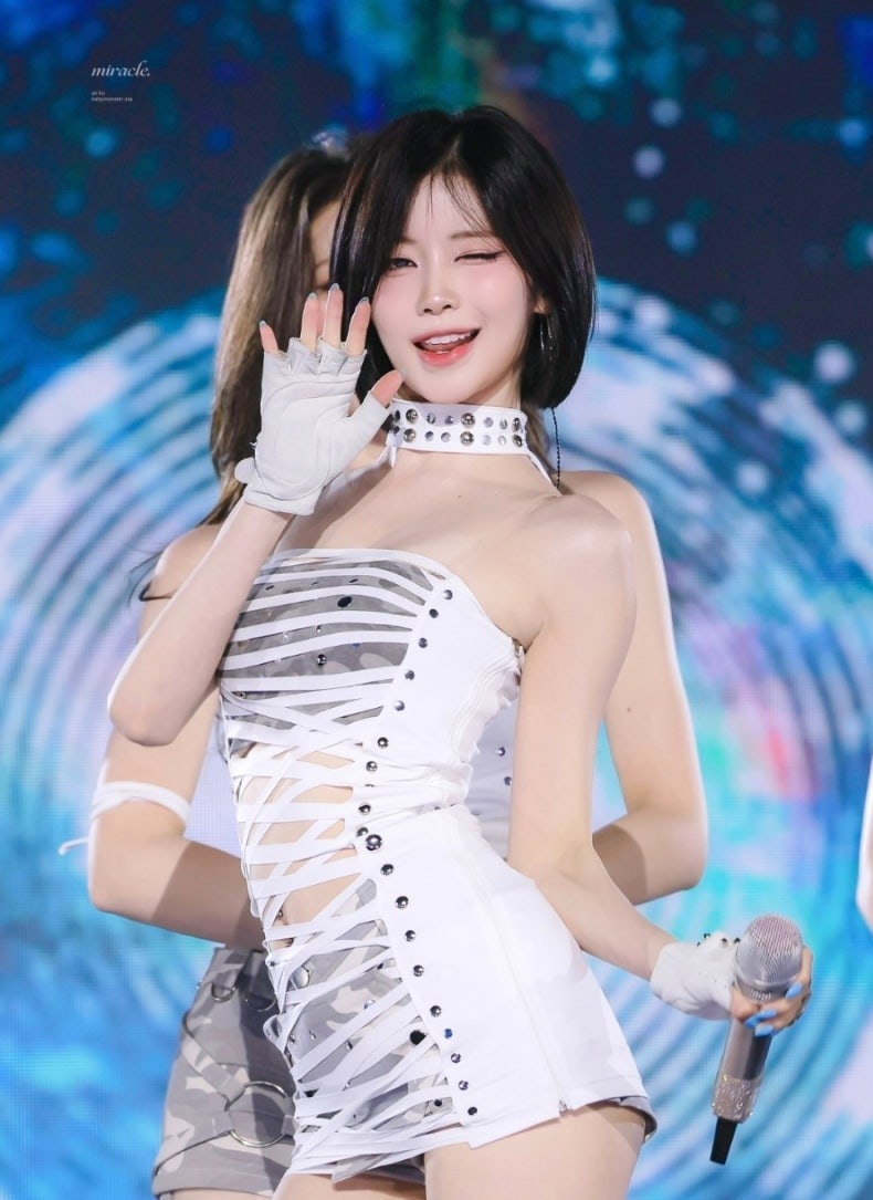 “한 달도 안 됐는데 같은 사람 맞아?” 베이비몬스터 아사, 허리까지 오던 긴머리 싹둑…분....