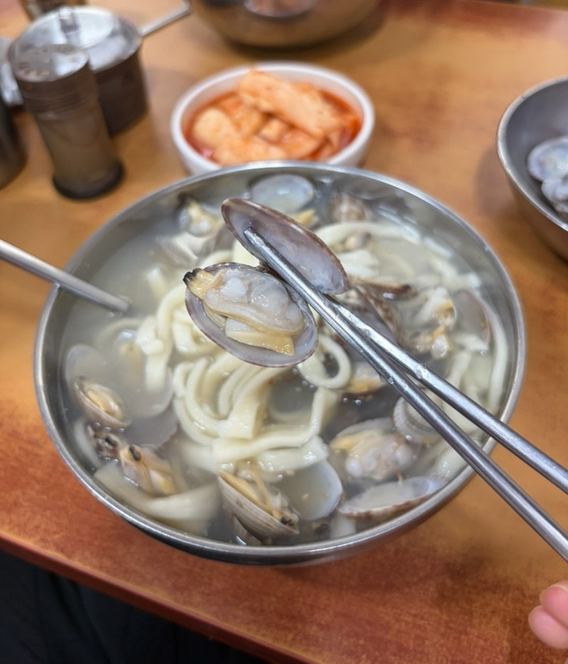 태안서부시장 맛집 4천원 바지락칼국수 파전칼국수 태안 여행 만리포해수욕장