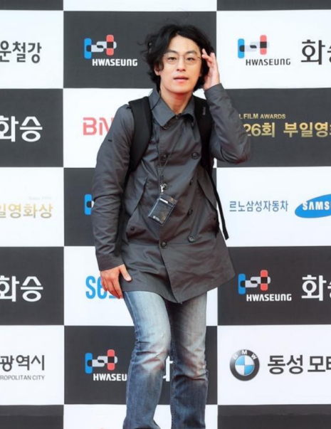 "감독이신 줄…" 백팩 메고 부일영화제 등장한 구교환, 알고 보니 신인남우상 주인공