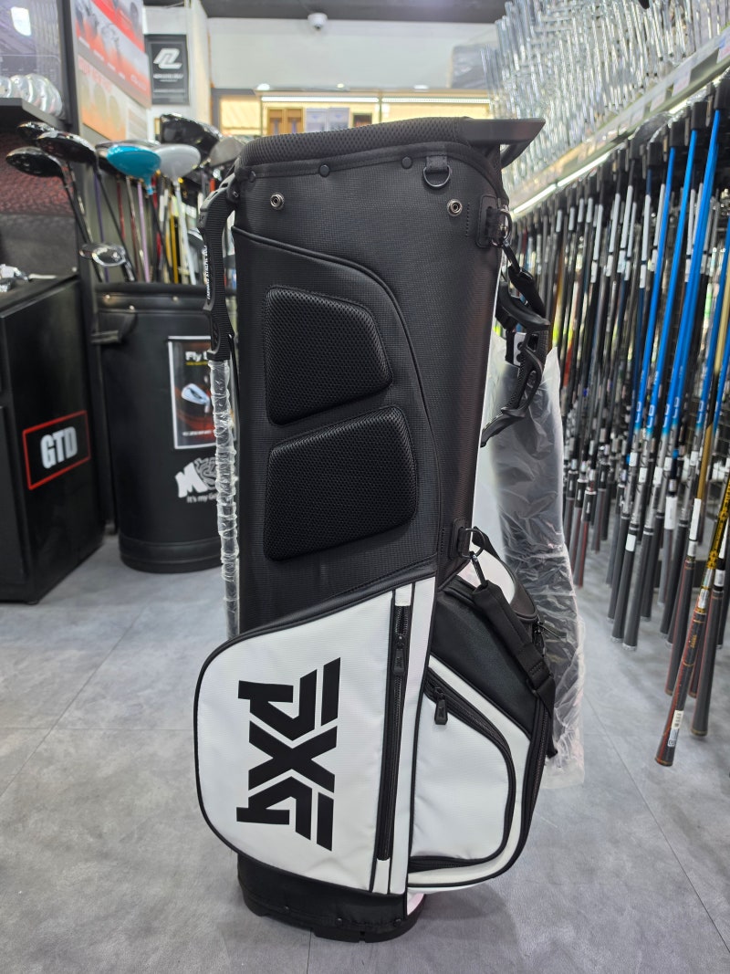 PXG 골프백 이월상품 특가! 강남 PXG 대리점에서 다양한 캐디백 직접 비교하세요