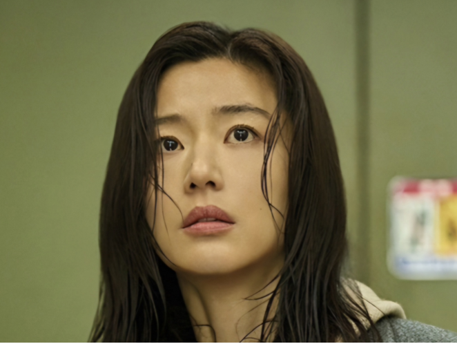 전지현 영화 ‘군체’ 극장 상영 중 OTT 공개…595만 관객인데 왜? 이달 말 ‘홀드백’ 결론 난....