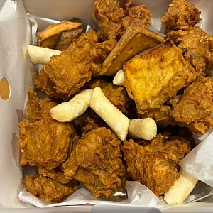 전남광주 지리산 흑돼지와 고구마 튀김이 들어있는 오빠통닭본점
